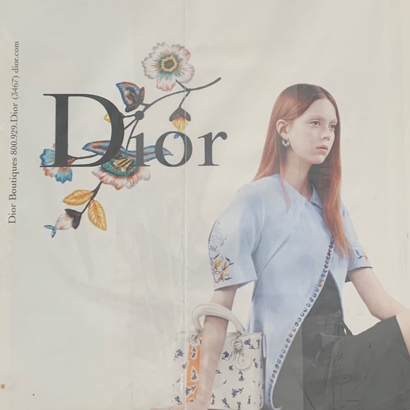 Dakota Johnson Vogue Magazine - Picture 2 of 3